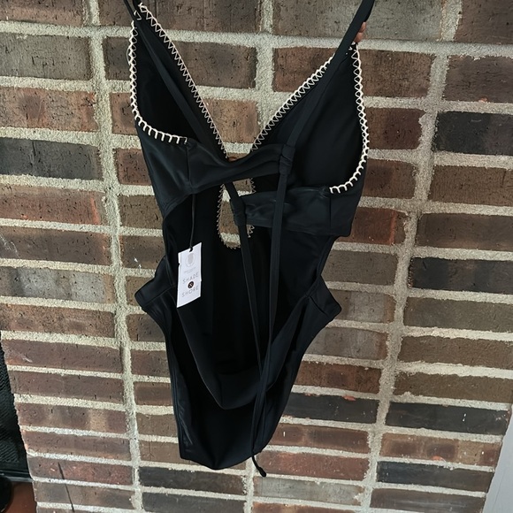 Women’s Shade & Shore One Piece Swimsuit, Size Medium (8-10), Black - Picture 4 of 9